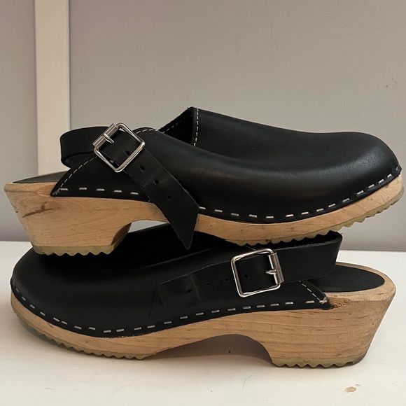 Woman’s Classic Black Clogs - Picture 5 of 6